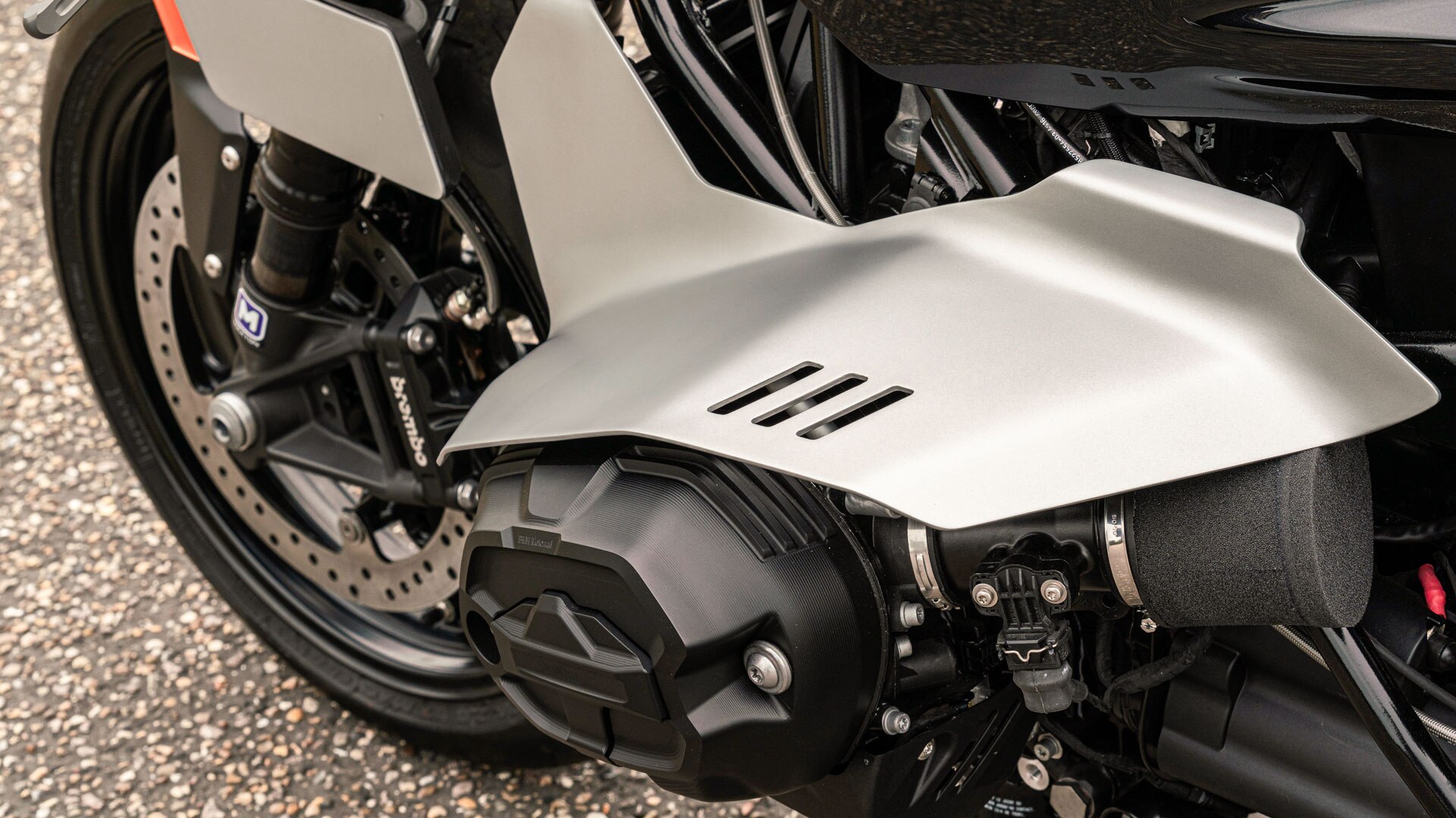 Ein besonderer Motor verdient eine besondere Abdeckung