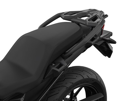 Wir sehen die Sitzbank der F 750 GS.