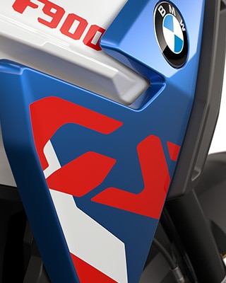 Das prägnante GS Logo an der F 900 GS von BMW Motorrad