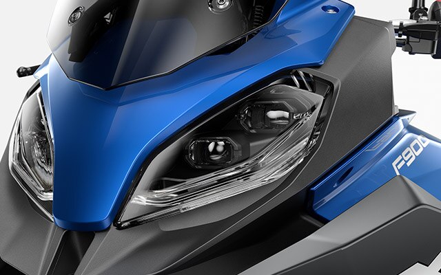 Wir sehen die Lichtanlage der F 900 XR.