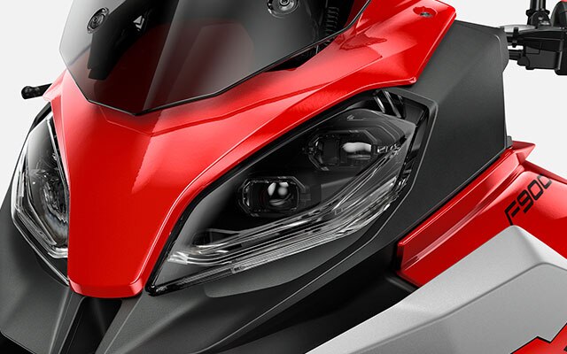 Wir sehen die Lichtanlage der F 900 XR.