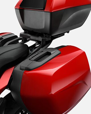 Wir sehen die Stauraummöglichkeiten der F 900 XR.