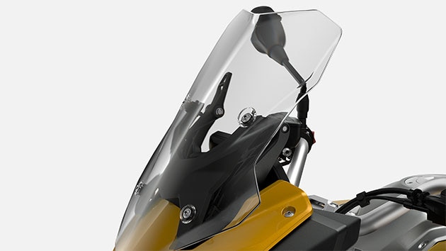 Wir sehen den Windschild der F 900 XR.