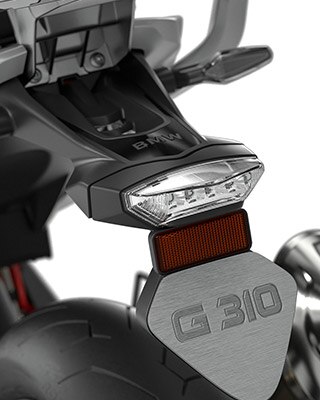 Wir sehen den Kennzeichenträger der G 310 GS.