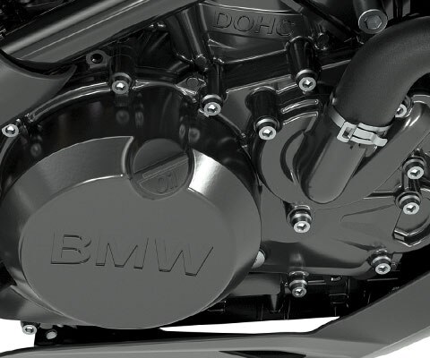 Wir sehen den vollständig schwarzen Motorblock mit G 310 Schriftzug.