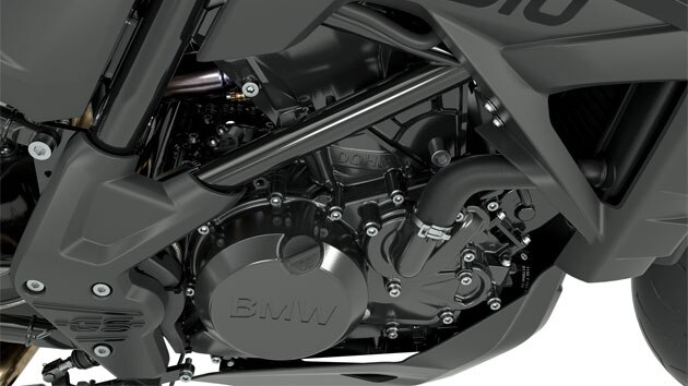 Wir sehen den vollständig schwarzen Motorblock mit G 310 Schriftzug.