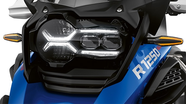 Wir sehen die serienmäßigen LED-Blinker mit Option Cruising Light.