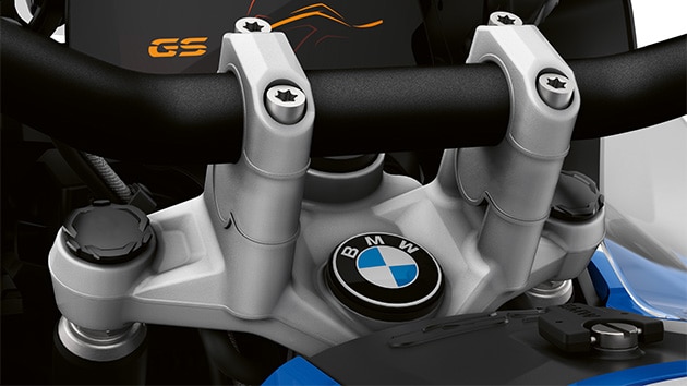 Wir sehen die R 1250 GS Adventure mit Lenkererhöhung.