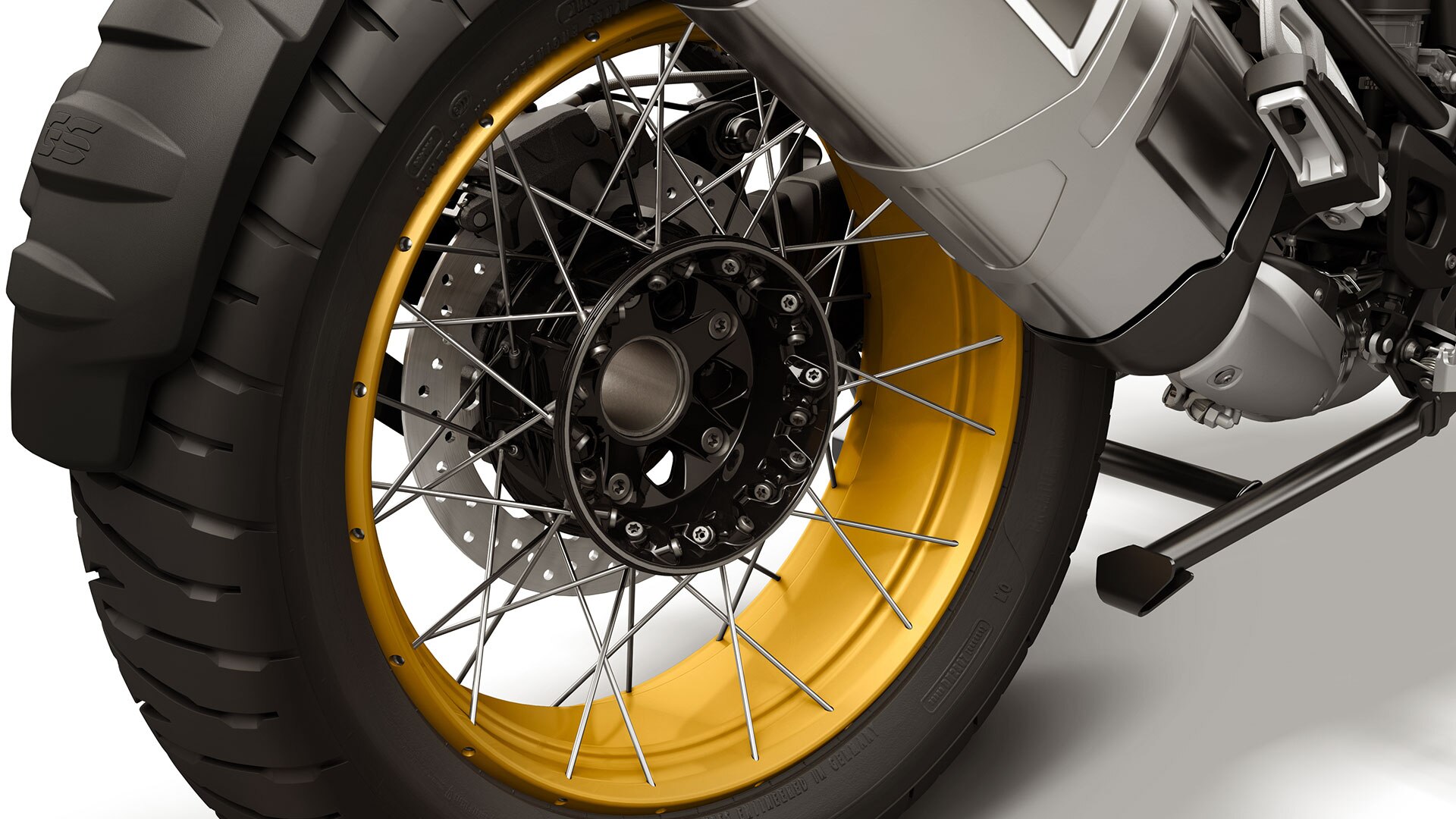 Wir sehen die Edition 40 Years GS mit goldenem Lenker.