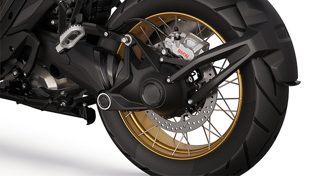 Die goldenen Kreuzspeichenräder der BMW R 1300 GS Option 719 Tramuntana