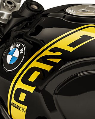 Wir sehen den Schriftzug 1200 cc auf dem Tank der R nineT Urban G/S.
