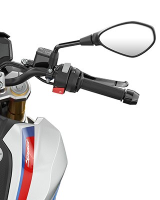 Wir sehen den Lenker und die Bedienelemente der G 310 R.