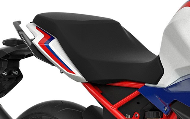 Wir sehen die ergonomische Sitzbank der G 310 R.