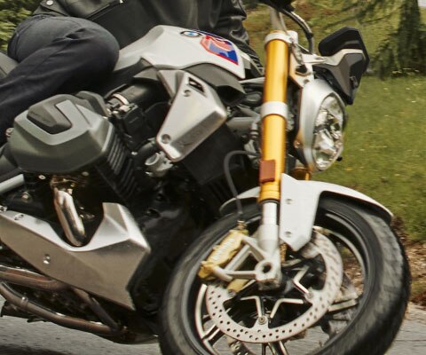 Fahrszene mit der BMW R 1250 R