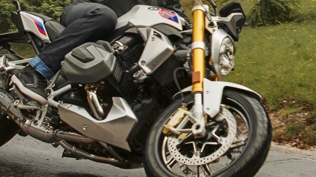 Fahrszene mit der BMW R 1250 R