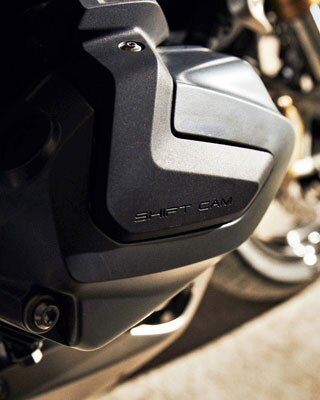 BMW R 1250 R mit Detailansicht auf die Zylinderkopfhaube und dem ShiftCam Schriftzug