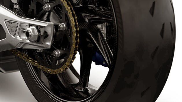 Wir sehen das hintere Carbon Rad der M RR im Detail.