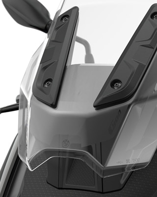 Wir sehen das Windschild des C 400 X.