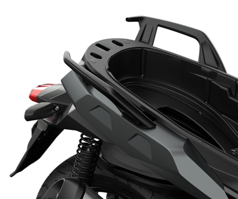 Wir sehen das offene Flexcase Staufach des C 400 X.