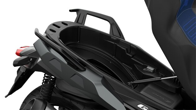 Wir sehen das offene Flexcase Staufach des C 400 X.