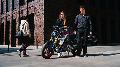 Finanzierung der F 900 R von BMW Motorrad